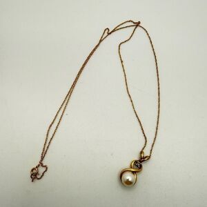 16" Vintage, dainty 14kt yellow gold, diamond and 6mm pearl necklace!